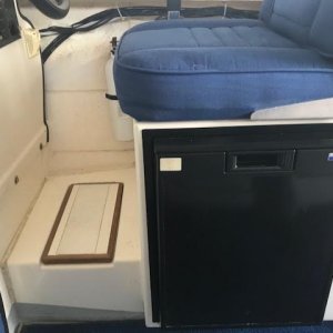 Media 'Norcold AC/DC fridge' in album 'V-berth fwd'