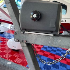Adapter plate for electric winch