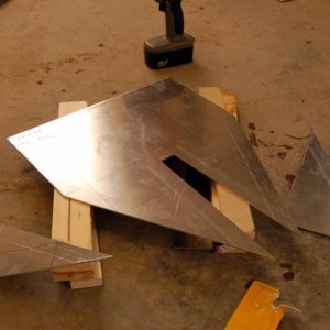 After carefull measuring I make the cuts.