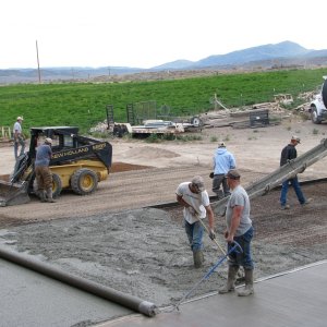 Media 'The roller screed does the hard work' in album 'Garage foundations and floor'