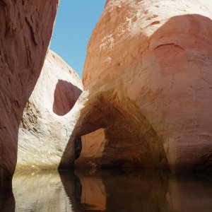 The little natural bridge over the headwaters of Anazasi Canyon.  Not enough room for the Limpet to get under.