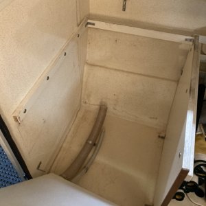 04 I cleaned the sole under the tank