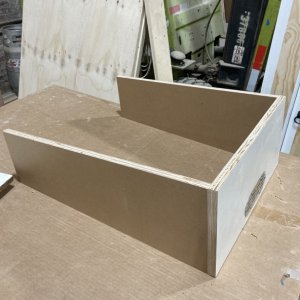 06 the drawer is deeper at the front than at the back because of the shape of the tank