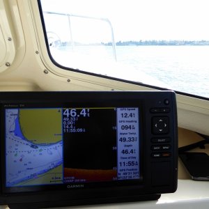 Trying out one of the many fish finder views of the Echomap 94sv for the first time...think I'll stick with the full-map view!