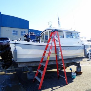 Flushing engine. Also saw Igor who had just finished washing his boat, and checked out his beautiful 2006 22'...we met previously at Bellingham CBGT but sans boat.