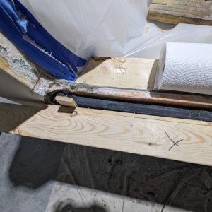 The side show what was under the black plastic trim it\'s full length. Dry resin starved mat... Nio wonder water leaked into the coring underneith.