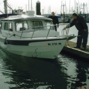 (R/J): At the dock is C-Puffin with its owner Scott along with Pat & Oscar (Daydream).