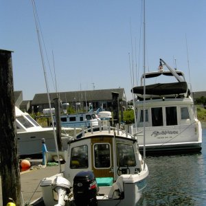 Another shot of the outriggers.