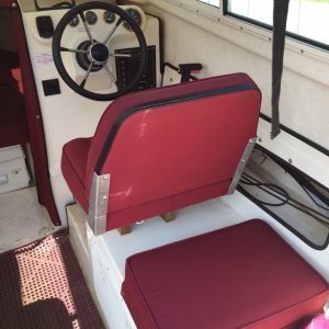 Media 'Helm station seat' in album 'Cruising on the Tennessee River'