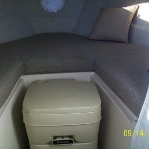 Media 'V Berth' in album 'HERON 1987 22 Cruiser'