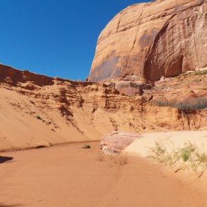The canyon had huge sand slides on the south side (picture left), blown over from the top of the mesa.  That's what makes the nice path all the way to the lake.