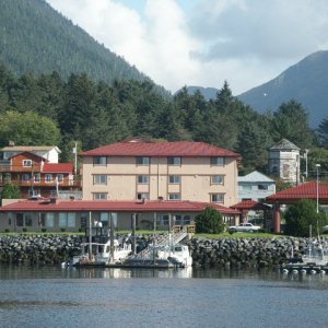 Totem Square Inn