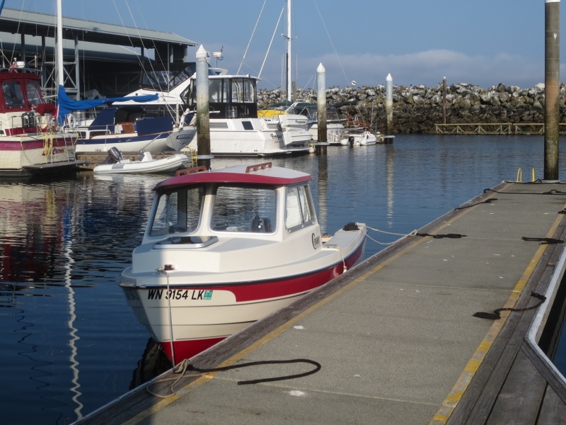 082414 Edmonds - At the public launch dock on a Sunday morning, about to head out for a day of crabbing.