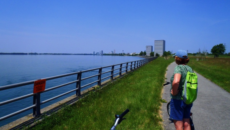 10.) Bike trail heading North to Niagra Falls