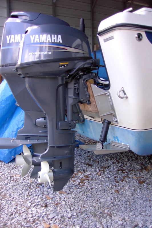 15 H.P. kicker mount pin is in the last hole to keep kicker away from tab.