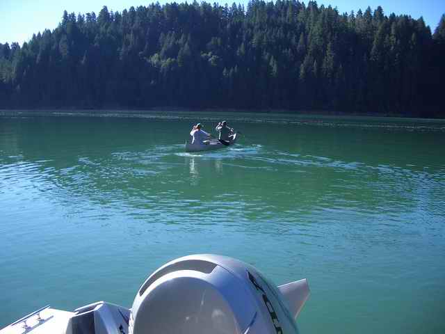 20050814c Todd & Kari canoeing in the morning