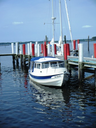 23MAY10-Fuel Dock at River Forest Marina - Belhaven, NC