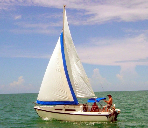 25 Macgregor Under Sail
