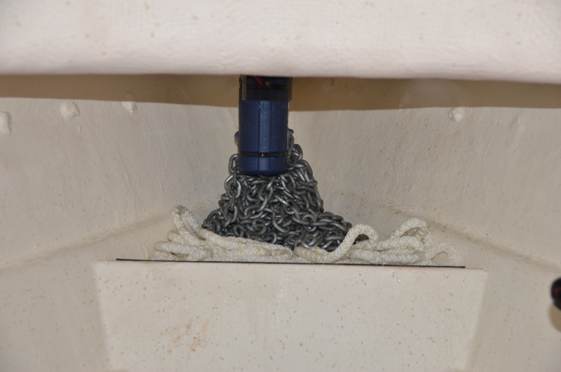 50 feet of 1/4\" chain, 300 feet of 1/2\" 8-plait line, Lewmar V700