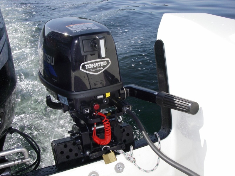 6 hp kicker and mounting bracket.