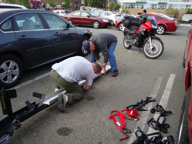 9-11 Bremerton (DA NAG)
Bill assembling trailer
for motorcycle