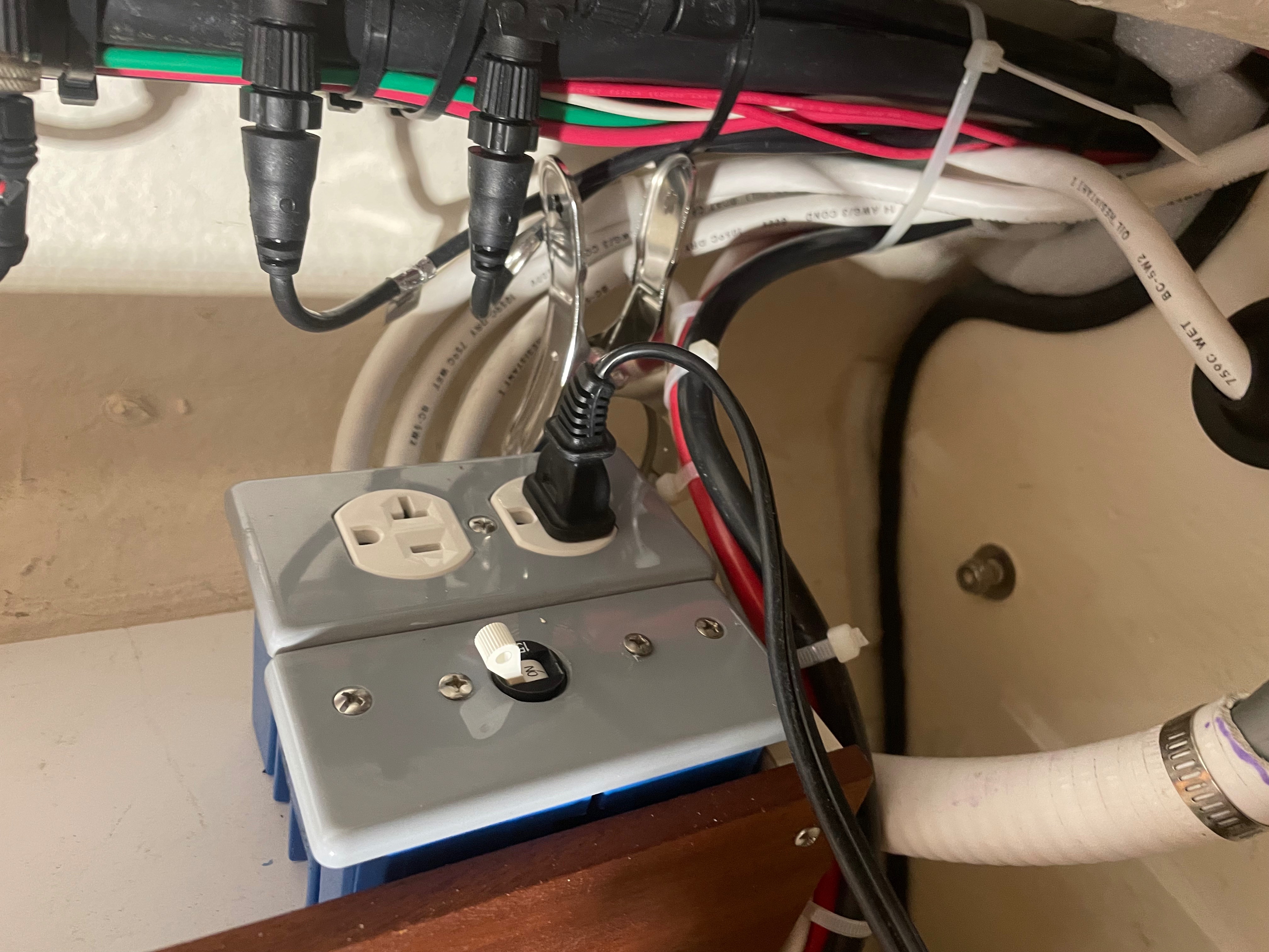 A single AC 110 power input fed from either shore power or inverter feeds all outlets through a 15amp circuit breaker