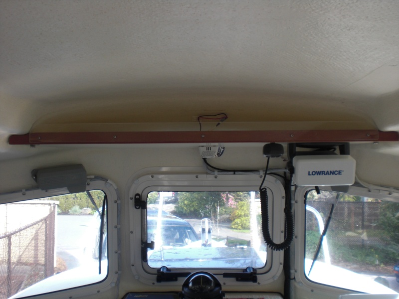 Added a 1" perspex strip to upper shelf. Stop stuff from falling off.