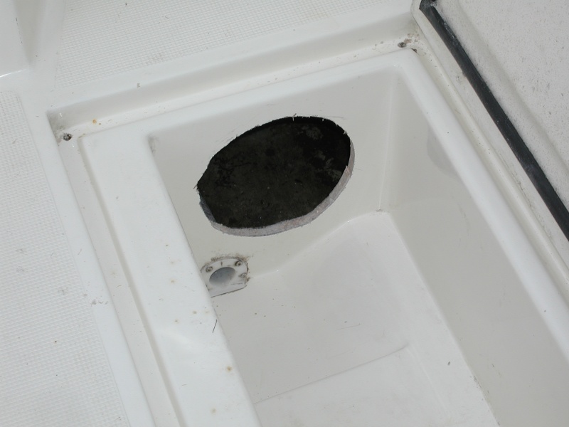 Again, not for the faint of heart! 8"
hole at rear of fish box. Yes, the fish box walls are cored with balsa. The piece that came out was separated due to water intrusion.