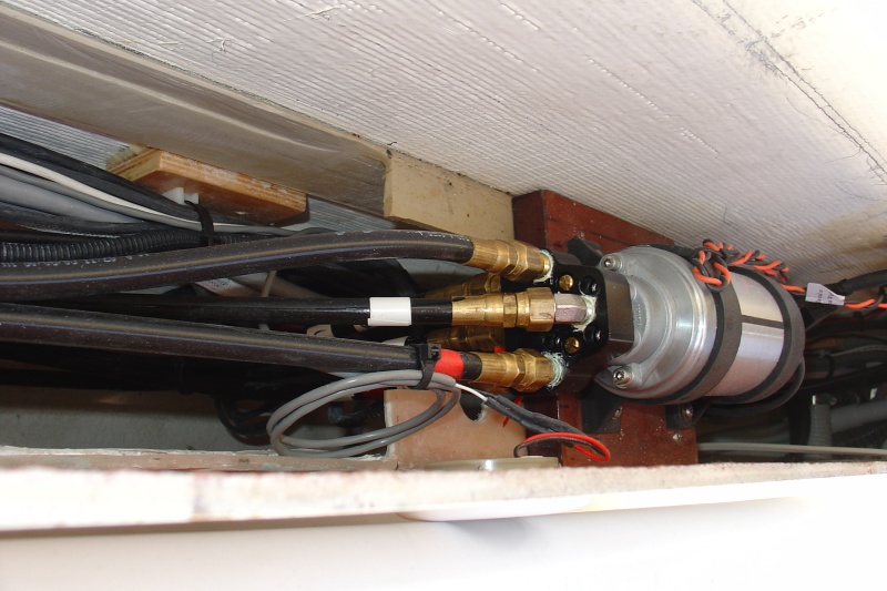Autopilot pump mounting