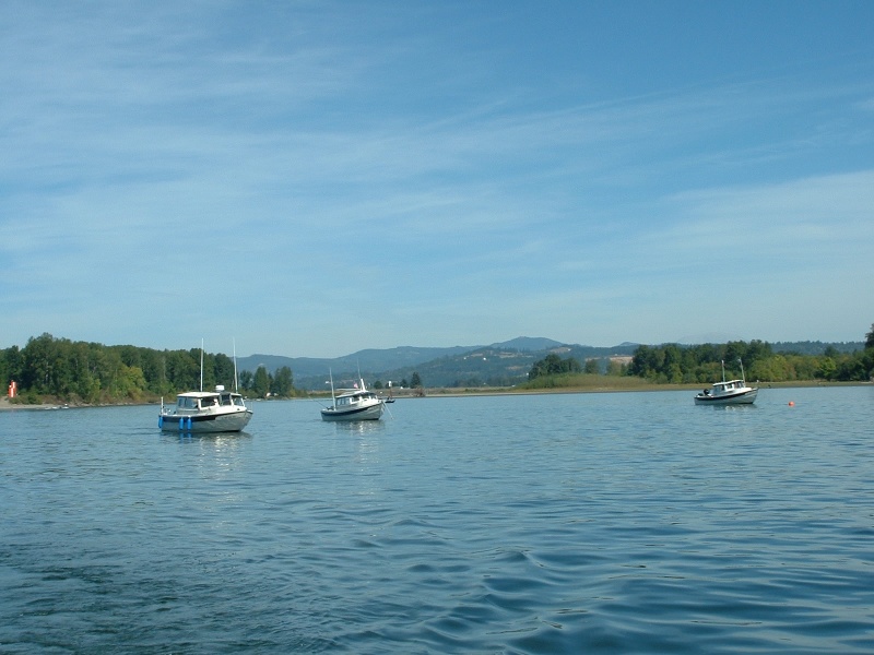 (B~C) boats on the Columbia