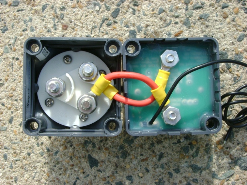 battery switch and voltage sensative relay, backside