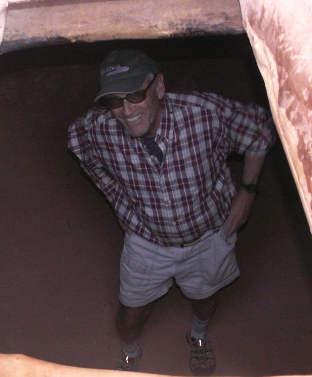 Bill in Kiva at Defiance House at Forgotten Canyon 9-23-08