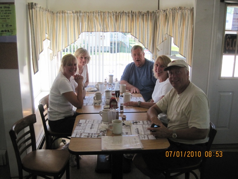 Breakfast at the Dighton Diner Jess, Becky, Dave, Ginny and Mike, Dun is taking the pic. A short walk from Shaws Boatyard