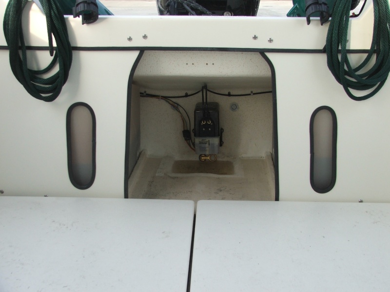 (c-dancer)Upgraded fuel tank covers and Bennett Trim Tab motor