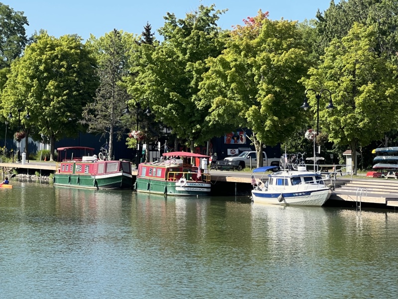 C-Traveler and some canal boats in Fairport