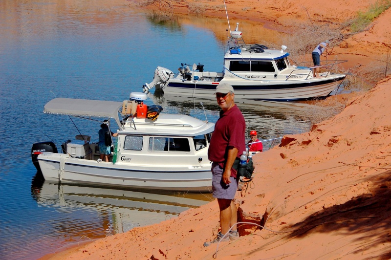 Can you believe this? I thought they were tired and here they are cleaning their boats.