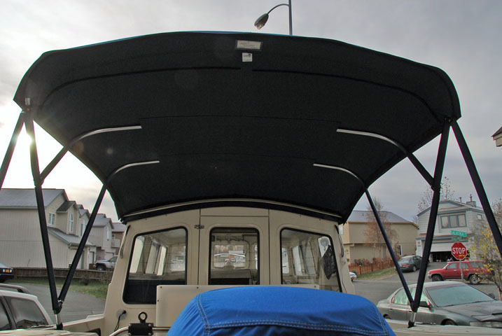 Canvas frame, stern view.