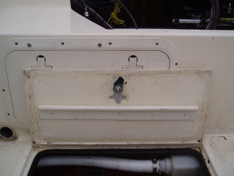 CD25 Cockpit hatch 2