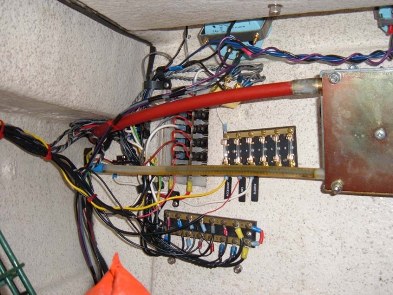 Cleaned up wiring and added fuse block.
Tried to eliminate "in-line" fuse holders