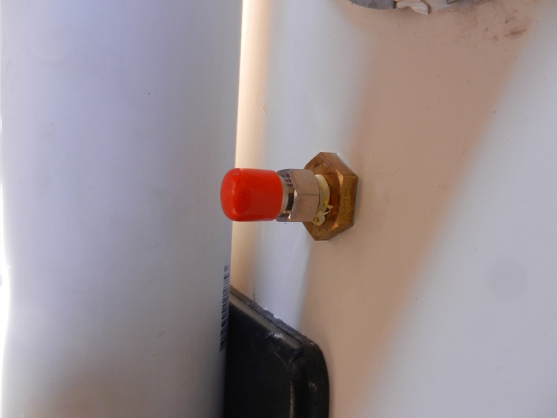 Close up of port.  I used a Honda outboard connector with 1/4" threads.  The cap is a plastic/rubber thing I had that just happened to fit.  It will surely degrade quickly and I'll have to find something else.