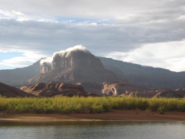 cloud on the butte