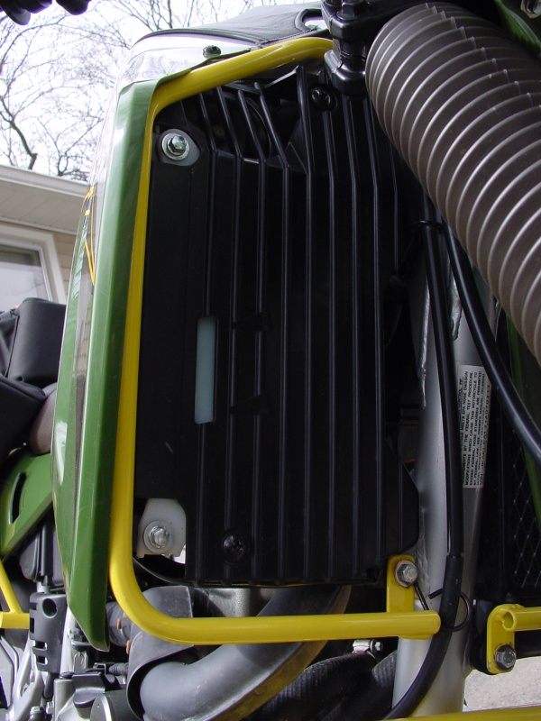 Coolant reservoir Crashbar