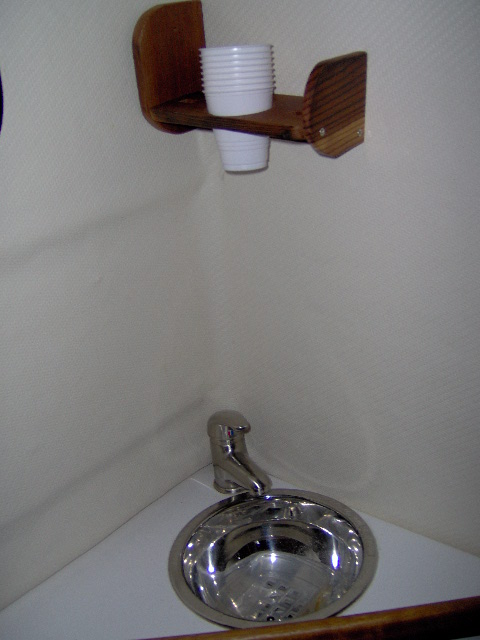 Cups , tooth brushes