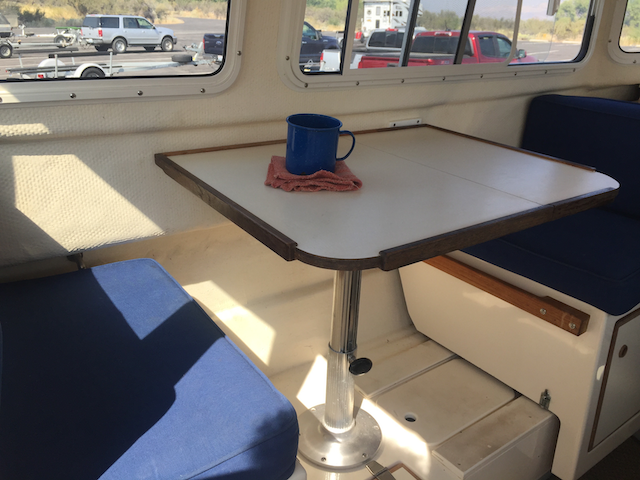 Dinette with reversible front bench