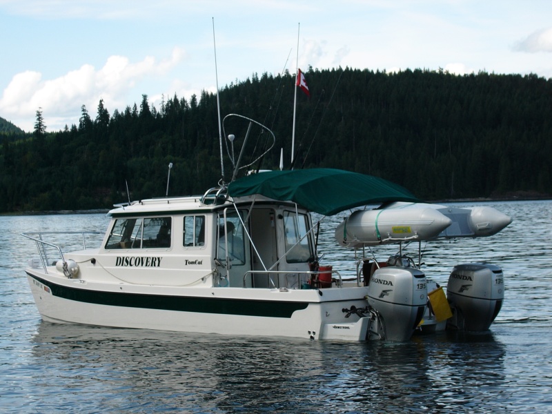 Discovery, Dingy bracket over the swimstep.