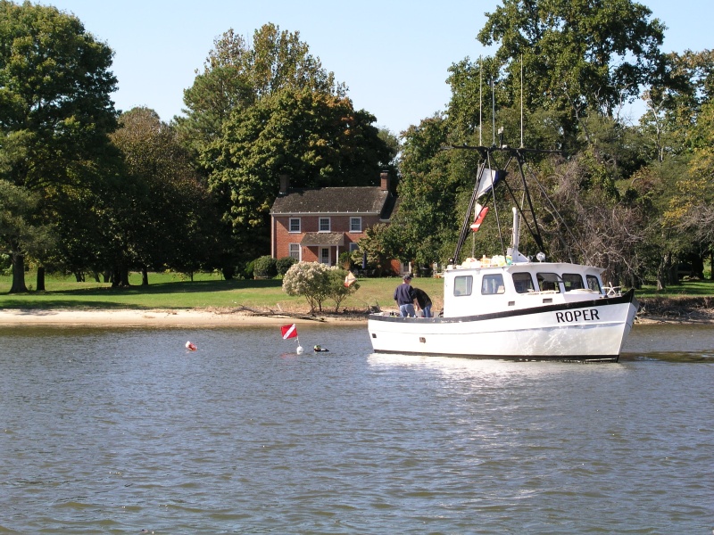 Dive boat over a sonar target (ok, so it's not a C-Dory!).