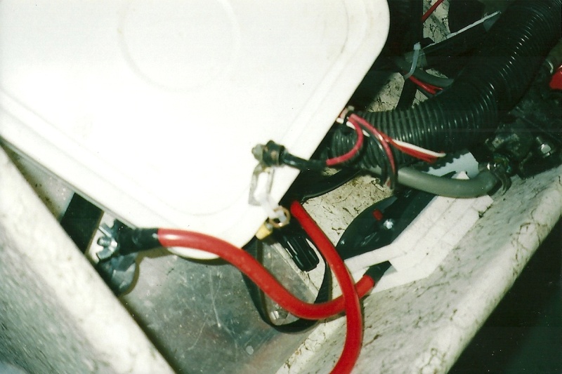 *Drifter*  October 2010.not sure what kind of battery connector  this is..there is no in-line fuse associated with this positive wire.