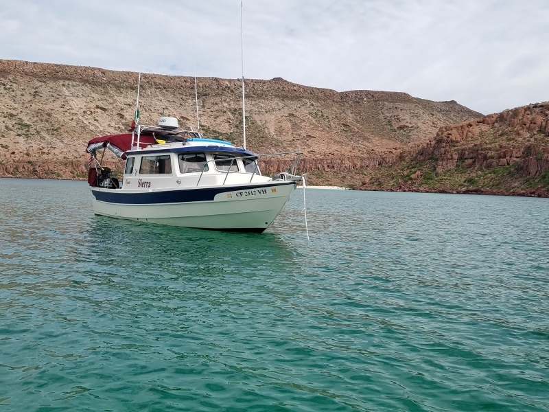 Ensenada Grande on isla Partida, so quiet there. The island is part of a chain above La Paz that are an ecological reserve.