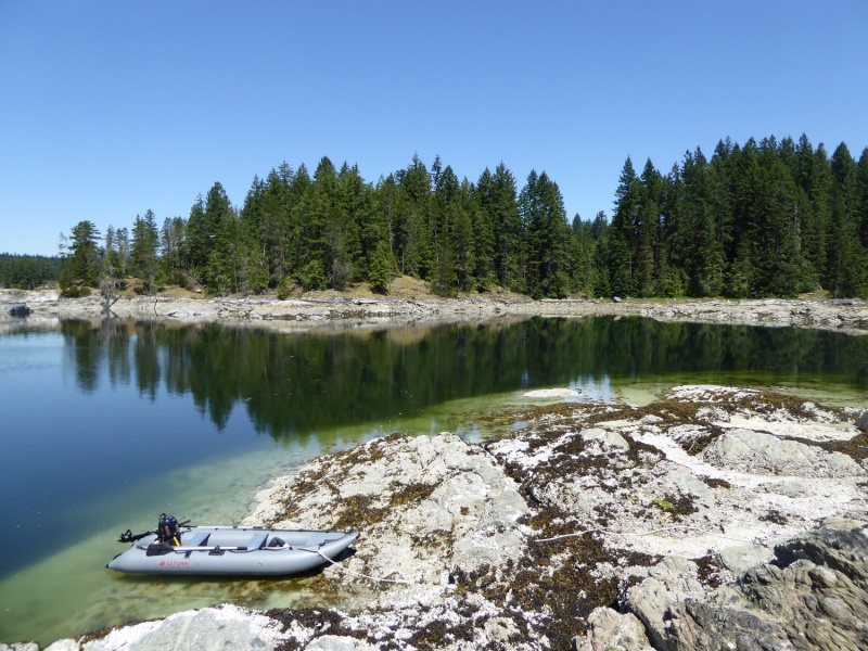 Exploring the Octopus Islands via dinghy