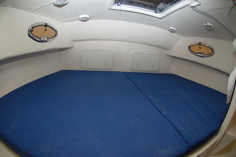 (FaC-Dory Guy) Queen size forward berth (CD-25) Not Tomcat